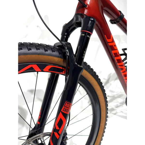 cycleXperience - Specialized - 90320-3104 - Epic Expert Carbon 29 - Gloss Metallic Crimson Rocket Red - 12 cycleXperience - Specialized - 90320-3104 - Epic Expert Carbon 29 - Gloss Metallic Crimson Rocket Red - 12