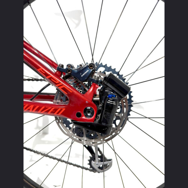 cycleXperience - Specialized - 90320-3104 - Epic Expert Carbon 29 - Gloss Metallic Crimson Rocket Red - 15 cycleXperience - Specialized - 90320-3104 - Epic Expert Carbon 29 - Gloss Metallic Crimson Rocket Red - 15