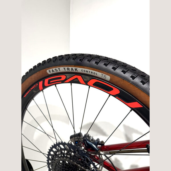 cycleXperience - Specialized - 90320-3104 - Epic Expert Carbon 29 - Gloss Metallic Crimson Rocket Red - 19 cycleXperience - Specialized - 90320-3104 - Epic Expert Carbon 29 - Gloss Metallic Crimson Rocket Red - 19